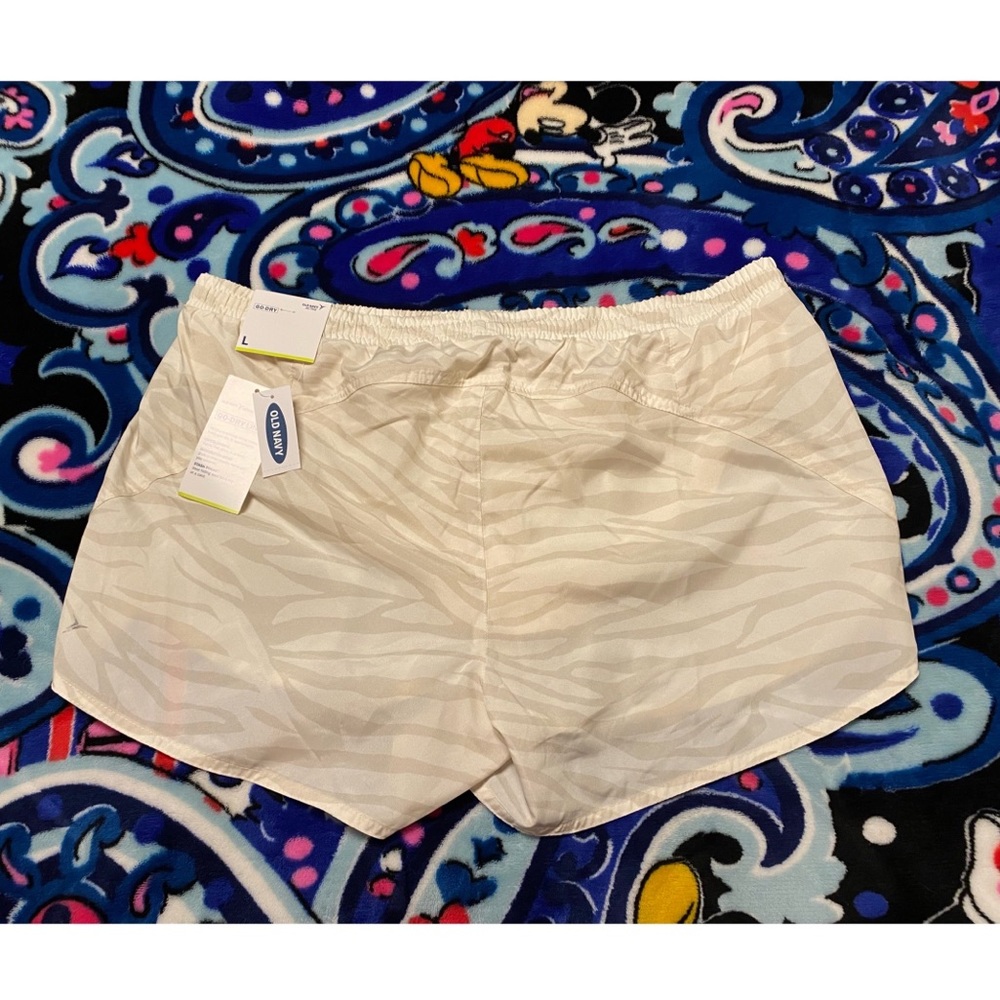 Old navy women’s athletic run shorts - Picture 11 of 11